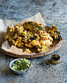 Gemüse-Pakora mit Kichererbsenmehl (Indien)