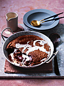 Self Saucing Pudding aus dunkler Schokolade