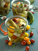 Gherkins with cherry tomatoes and pearl onions