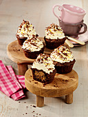 Schokoladen-Cupcakes mit Frischkäse-Frosting