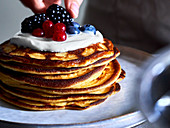 Protein pancakes with Skyr and berries