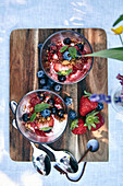 Mascarpone cream with berries and crunch