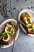 Toast with egg and leek