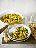 Kichererbsen-Blumenkohl-Curry mit Reis