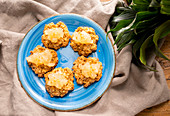 Oatmeal cookies with pear compote prepare
