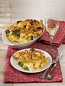 'Pasta and Cheese' casserole with cream cheese, broccoli and cauliflower