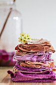 Folded fabrics coloured using natural dyes