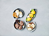 Verschiedene Eisdesserts (Applepie, Mango-Macadamia, Hokey Pokey, Schokolade)
