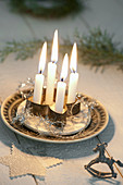 Stylized Advent wreath with 4 candles in a cookie cutter