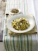 Quinoa-Spaghetti mit Zucchinicreme