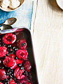 Gebratene Pflaumen mit Balsamico-Blaubeeren