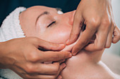 Face lifting massage