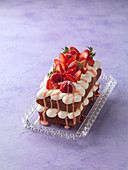 Victoria Sponge Kastenkuchen mit Erdbeeren