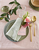 Posy decorating place setting