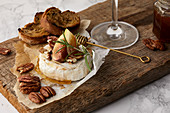Baked brie with fresh figs and honey