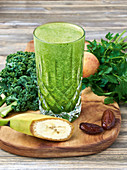 Power detox smoothie made from kale, banana and dates
