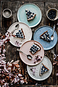 Veganer Cashew-Käsekuchen mit Blaubeeren