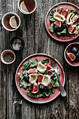 Salad with figs, goat cheese and spinach