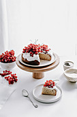 Sponge cake with ricotta cream and red currants