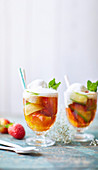 Pimms Slushie mit Gurke, Erdbeeren und Zitronensorbet