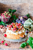 Fig cake with raspberries and honey