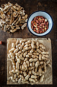 Whole and shelled peanuts
