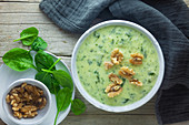 Spinach soup with walnuts