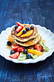 American pancakes with fruit salad (vegan)