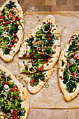 Green pide with spinach, broccoli and peas (vegan)
