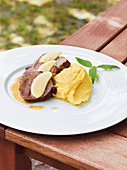 Äppelfleisch (roast pork with apples) with mashed potatoes