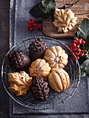 Nut and cocoa Christmas cookies