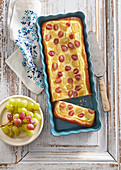 Yeast cake with grapes