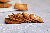 Hausgemachte Cracker ohne Mehl, aus Mandeln