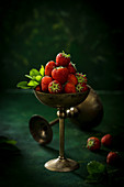 Frische Erdbeeren in Stielbecher