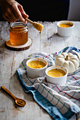 Small pumpkin cheesecakes with honey