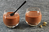 Chocolate cream with cardamom