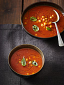 Tomato soup with chickpeas and white wine