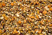 Selbstgemachtes Granola-Müsli (bildfüllend)