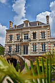 Gebäude mit Treppenaufgang, Champagne Bollinger, Frankreich