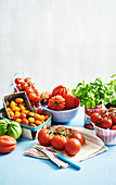 Tomaten in verschiedenen Formen und Farben