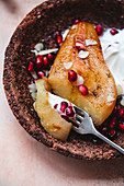 Baked pears with greek yogurt, vanilla, maple syrup and yoghurt