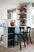 Breakfast bar with bar stools in the kitchen