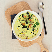 Kokos-Curry-Suppe mit Muscheln