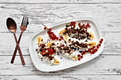 Bananasplit mit körnigem Frischkäse zum Frühstück