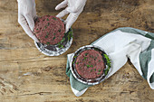 Preparing minced meat patties in takeaway containers