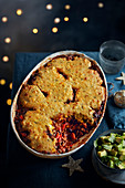 Maisbrot-Tamale-Pie mit Avocado