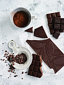 Kakaopulver und Blockschokolade