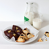 Hamantaschen (hamantash) with milk