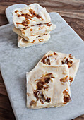 Frozen yoghurt bars with salted peanut caramel