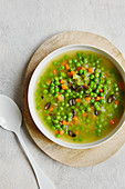 Pea soup with carrots and pumpkin seeds